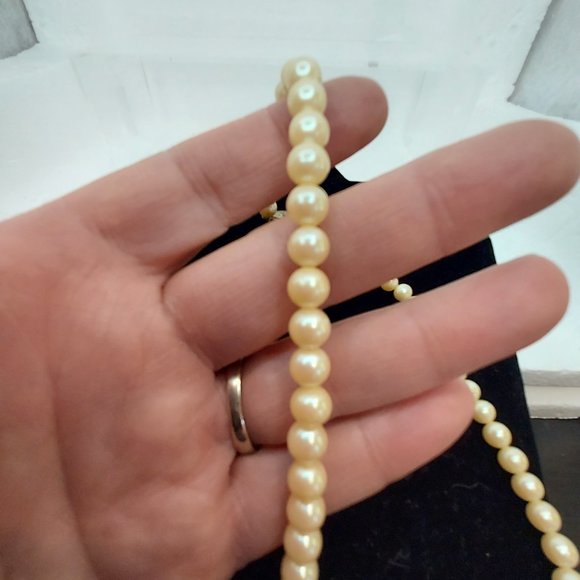 Cream colored Faux Pearl necklace from Japan - Picture 2 of 4